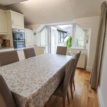 Hollens * אמבלסייד